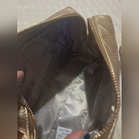 NWT Vince Camuto Champagne Quilted Cosmetic Case With Pearl Zipper Pull - Picture 5 of 8